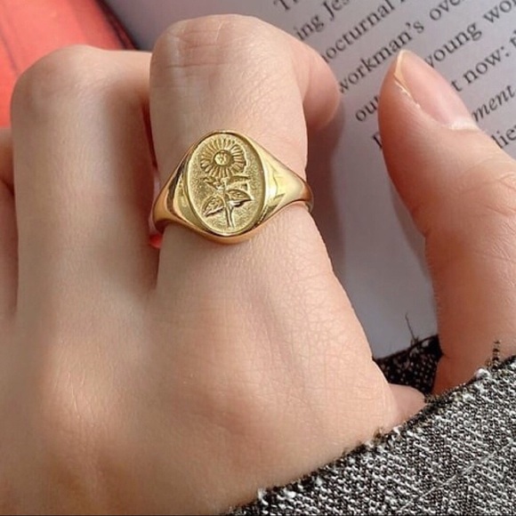 Sunflower Signet Ring - Picture 2 of 5